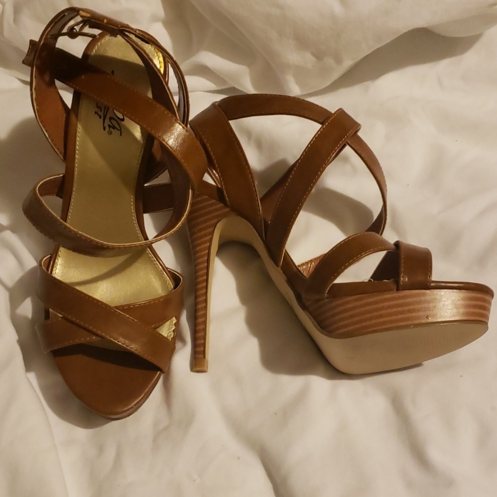 Shoes - Picture 2 of 3